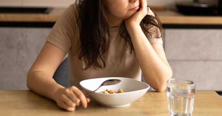 Calorie-cutting diets could be tied to worsening depression, study suggests