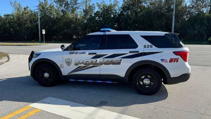 Port St. Lucie police respond to robbery scene at PNC Bank