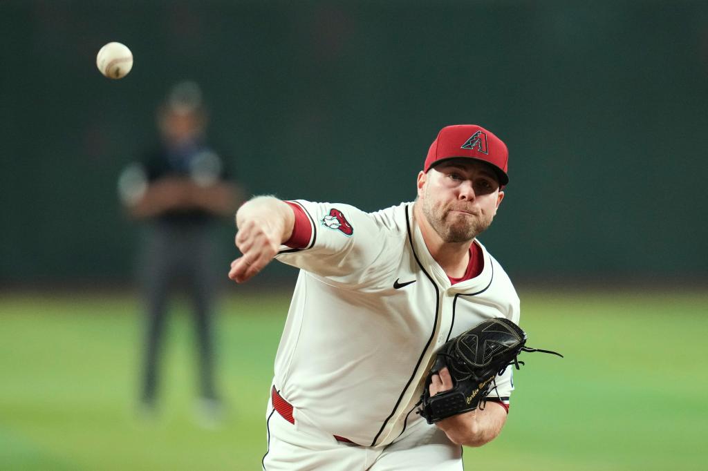 Pitcher estelar de Diamondbacks Corbin Burnes se someterá a cirugía Tommy John y acaba su temporada
