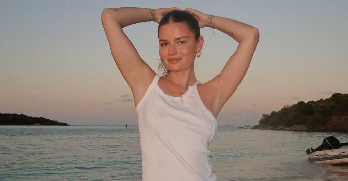 How to Dress Up White Tank Tops for Summer