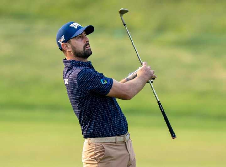 Chileno Cristóbal del Solar roza los 59 golpes, firma 61 y lidera el Abierto de Canadá