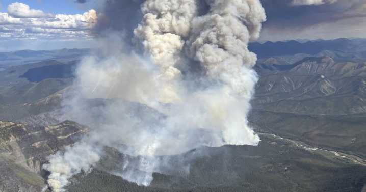 Canadian wildfire smoke causes 'very unhealthy' conditions in American Midwest and reaches Europe