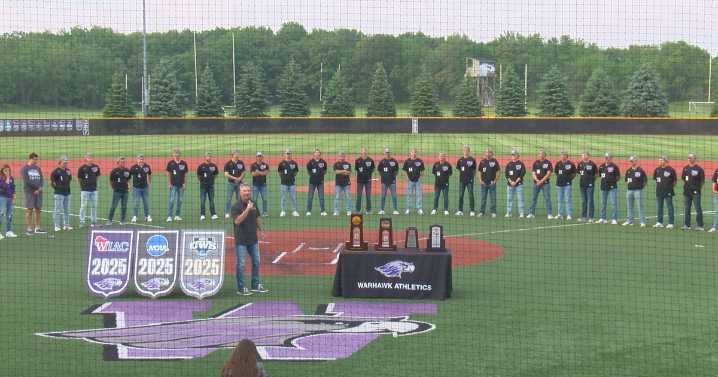 UW-Whitewater baseball team welcomed home after record