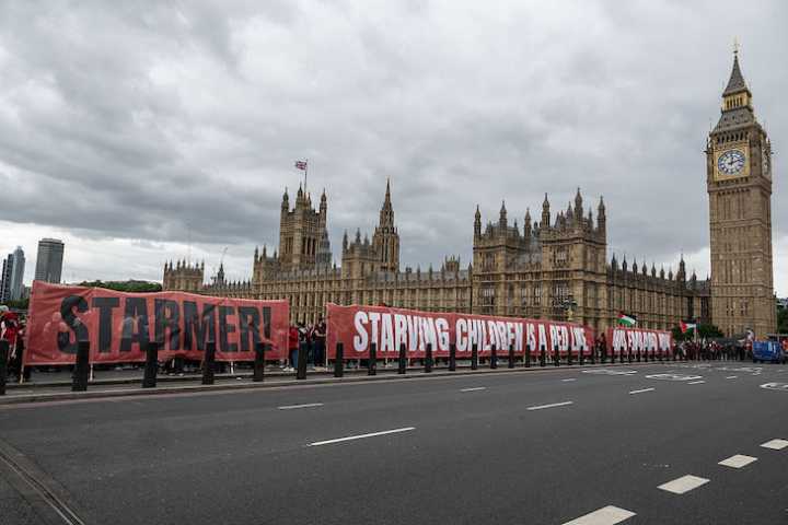 Why won't the Met Police deal with Palestine protestors blocking parliament?