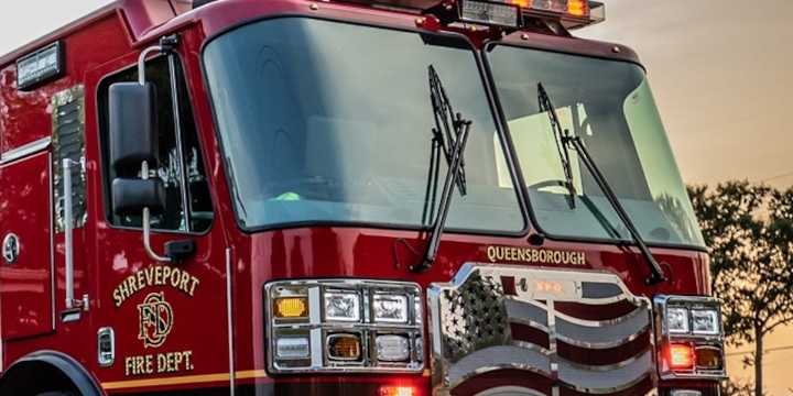 Shreveport firefighters rescue man from burning quadplex