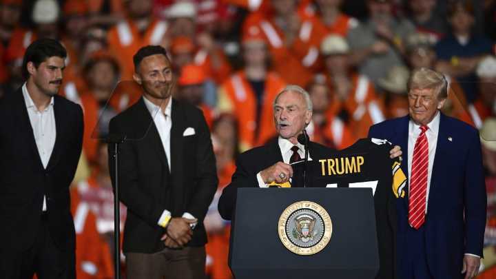 Steelers reached out to fans upset that Trump received jersey at rally