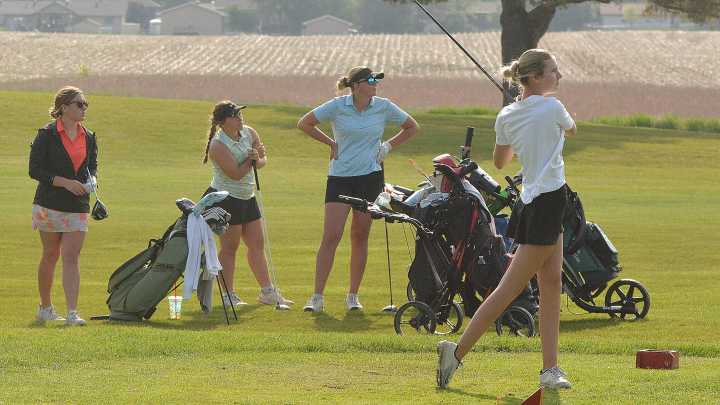 Opening-day photos from the state Class B boys & girls golf tourneys
