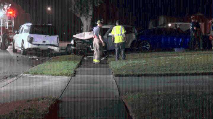 Three vehicles damaged in Saturday morning Dayton crash