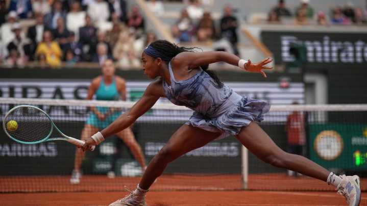 Coco Gauff defeats top-ranked Aryna Sabalenka in 3 sets to win her first French Open title