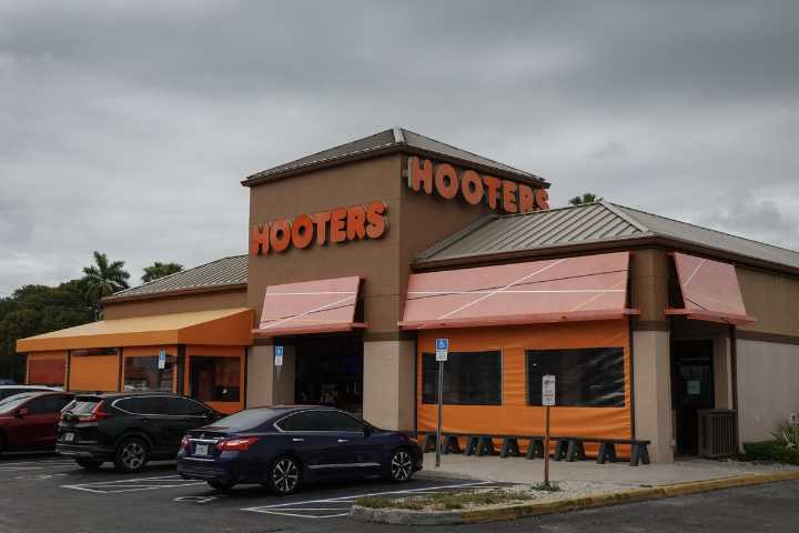 What’s Next For Texas Hooters After Multiple Restaurant Closures?