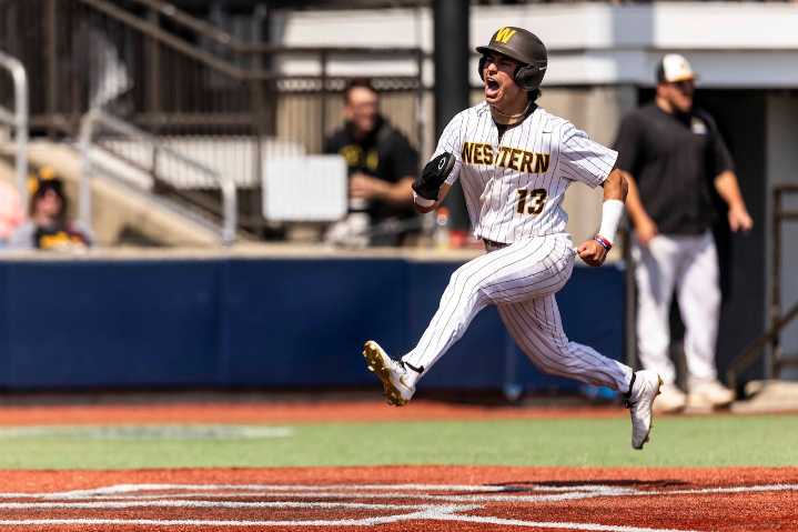 Calm amid the chaos, No. 2 Bay City Western wins two thrillers to reach final four
