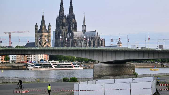 Cologne evacuation: Around 20,000 are ordered out of German city centre after three huge unexploded WW2 bombs are found