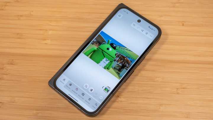 Adobe finally releases Photoshop for Android, and it’s free (for now)