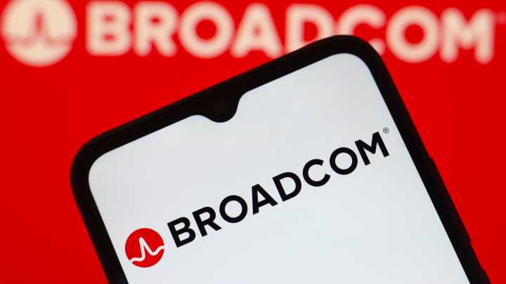 Cramer: Broadcom is a buy for new investors, Apple less 'treacherous'