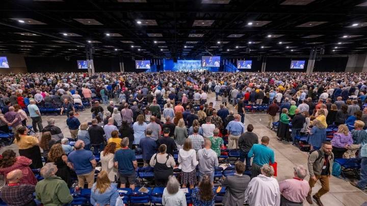 Southern Baptists overwhelmingly call for a ban on gay marriage