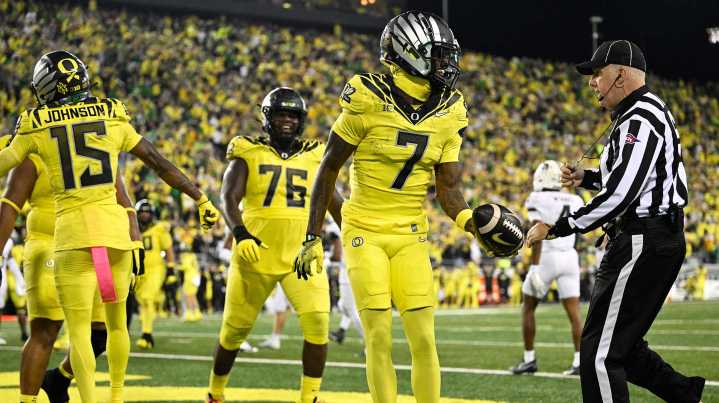 Oregon football’s Evan Stewart gets clarity on diagnosis, timetable for severe injury