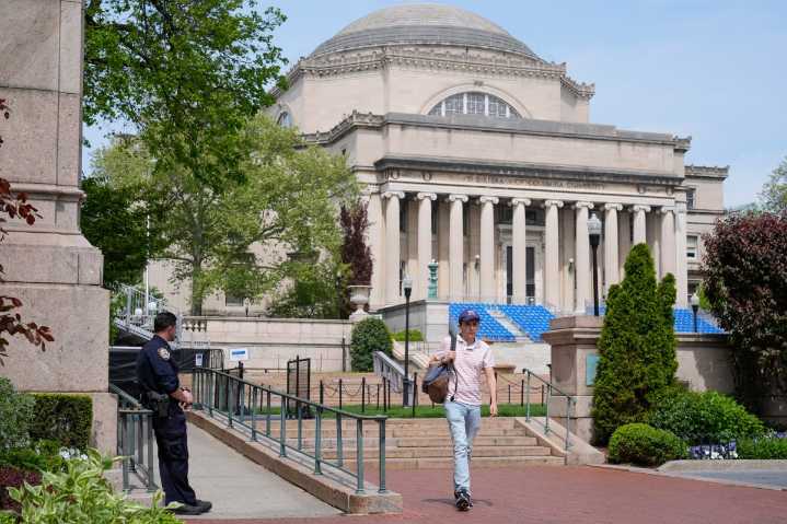 Gobierno afirma que Columbia violó los derechos de estudiantes judíos y amenaza con quitar acreditación