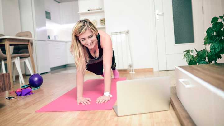 You only need your bodyweight and these six moves for a stronger upper body