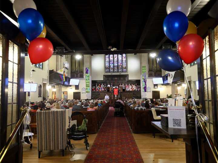 Hundreds gather, celebrate United Church of Canada's 100th anniversary