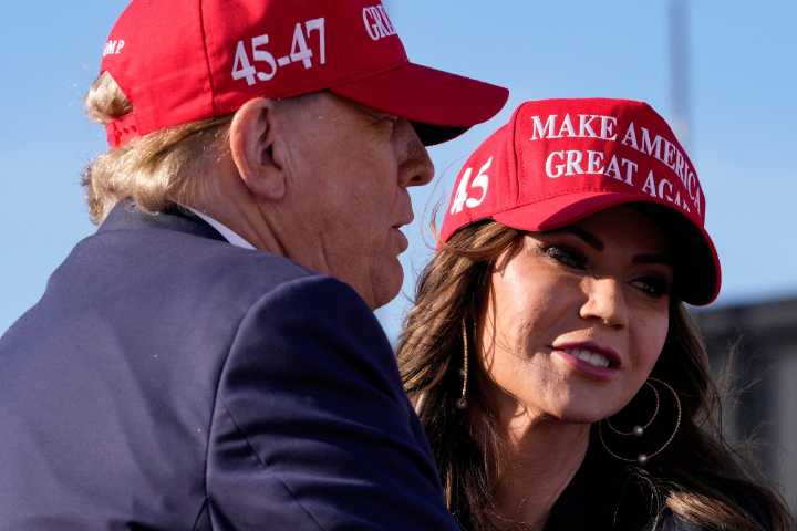Tras críticas, el gobierno de Trump elimina la lista de ciudades santuario