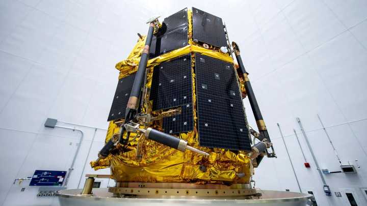 Japan’s moon lander ‘crashes AGAIN’ in second botched mission as spaceship goes silent just moments before touchdown