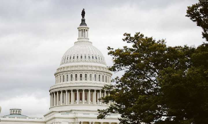 $2.4 billones más en deuda y 10.9 millones sin seguro médico: el costo del proyecto con la agenda de Donald Trump