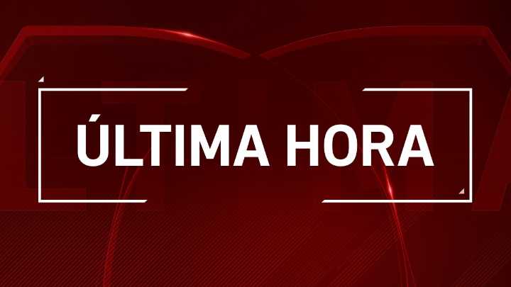 Bomberos intentan sofocar incendio de maleza en La Rosita