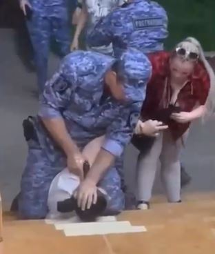 Bloodcurdling moment ruthless soldier cocks his gun & presses it against woman’s temple during restaurant brawl
