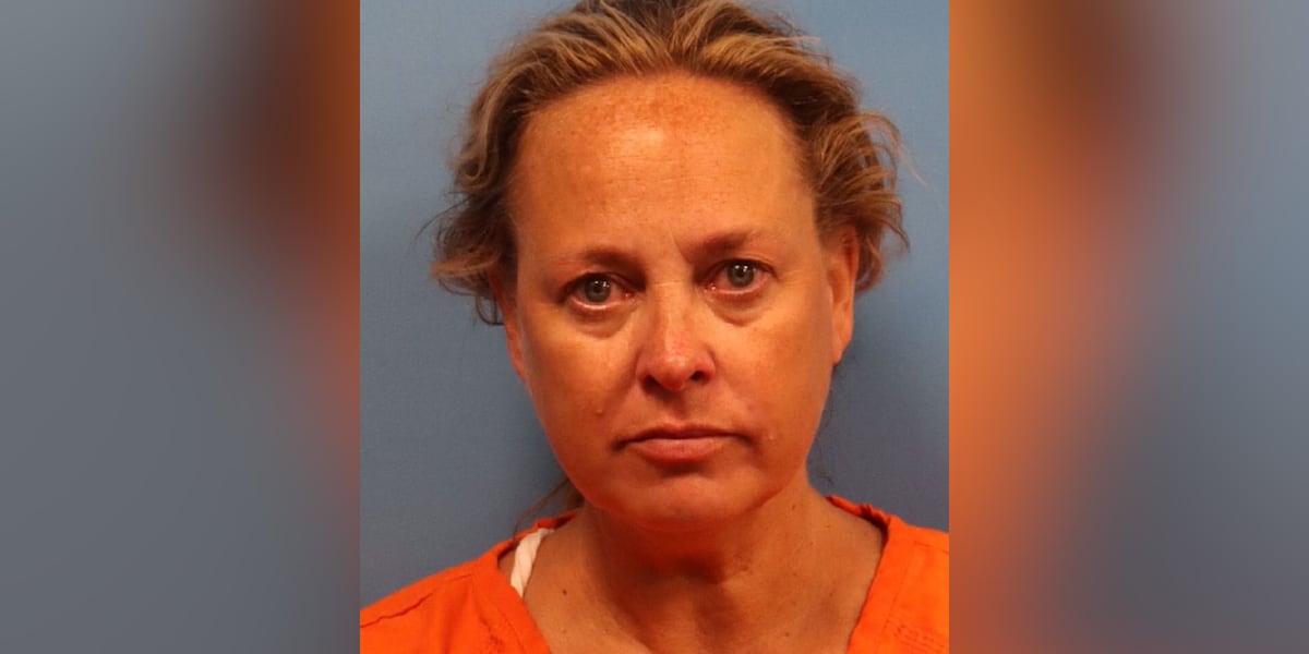 Calera kindergarten teacher arrested for inappropriate conduct involving teenagers