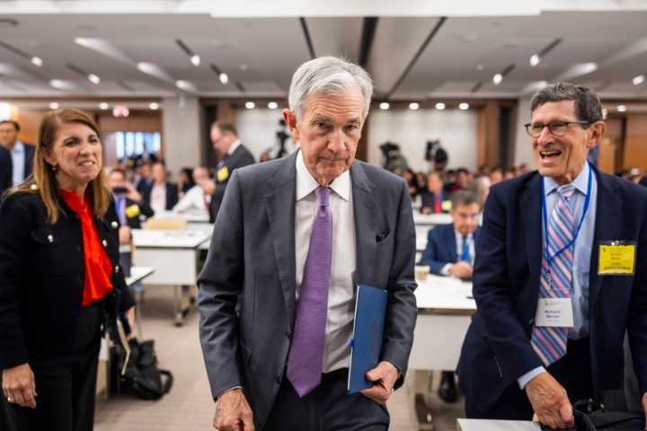 Trump insiste a la Fed que rebaje las tasas ante débil aumento en empleo privado