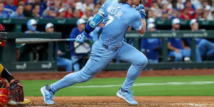 6-run 5th inning rally helps Royals beat Cardinals, 10