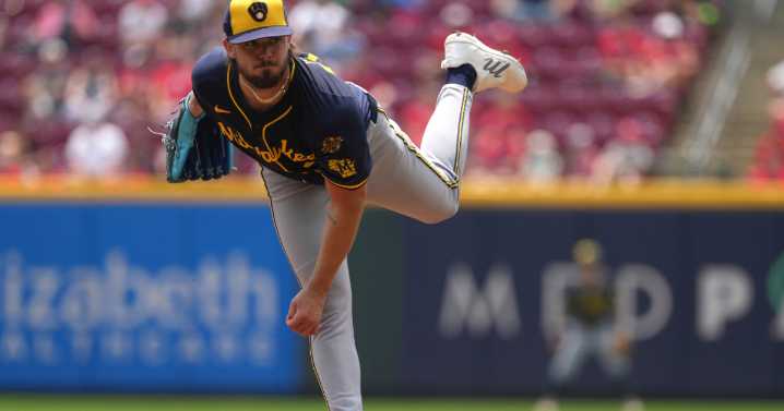 Collins hits 3-run homer, Chourio and Cameron belt 2-run shots as Brewers beat Reds 9