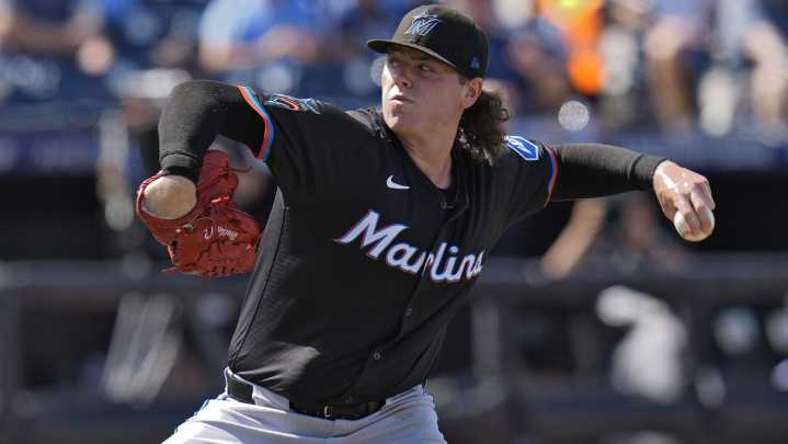 Receptor de Miami Marlins propinó pelotazo en la cabeza al lanzador Ryan Weathers [VIDEO]