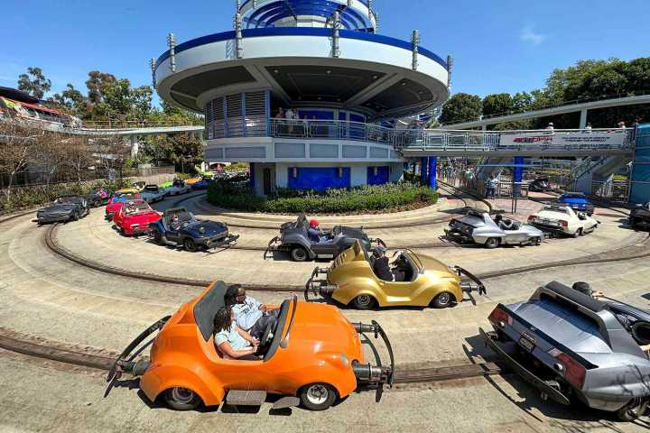 Ride Derails at Disneyland: Autopia Car Escapes Track and Ends Up in Bushes in Video