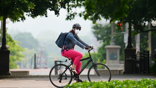 IN PHOTOS | Western wildfire smoke spreads across Canada
