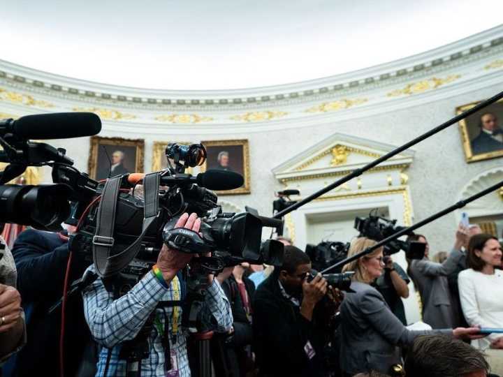 Court rules Trump can exclude journalists from Oval Office