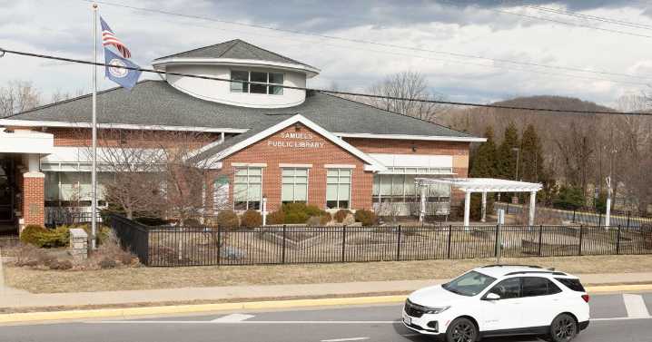 Warren supervisors delay vote on new library services contract