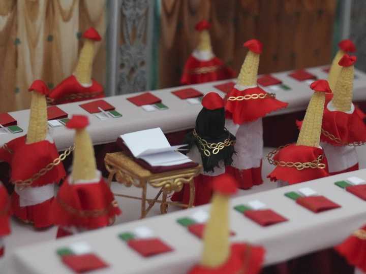 Papal 'Cornclave' and Trump featured in U.K. veggie sculpture contest
