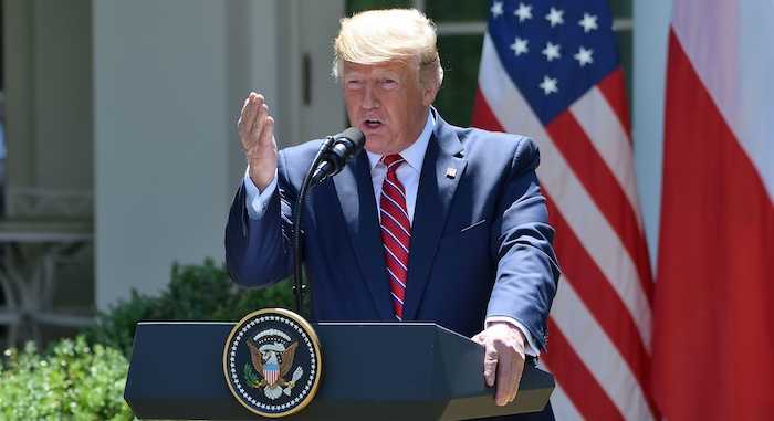 Trump prohibe ingreso de nacionales de 12 países