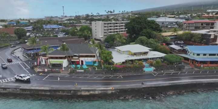 Alii Drive to resume two-way traffic as parking pilot ends early