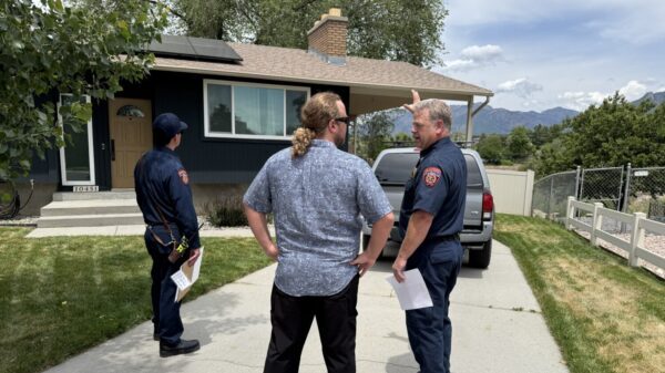 Sandy firefighters help homeowners to reduce wildfire risk