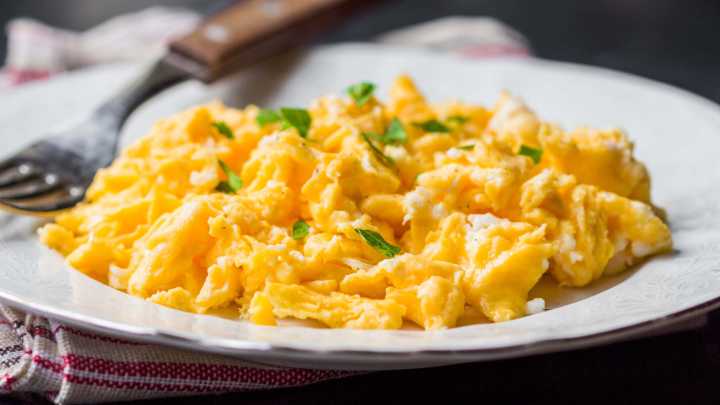 How To Upgrade Scrambled Eggs With The Ingredients In Your Snack Drawer