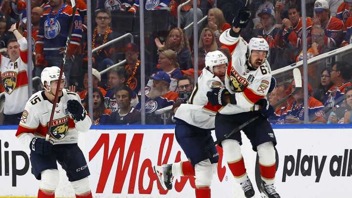 Brad Marchand puts Panthers on his back with never