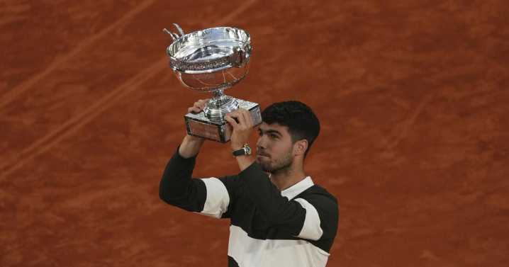 Carlos Alcaraz derrota a Jannik Sinner en la final más larga del Abierto de Francia