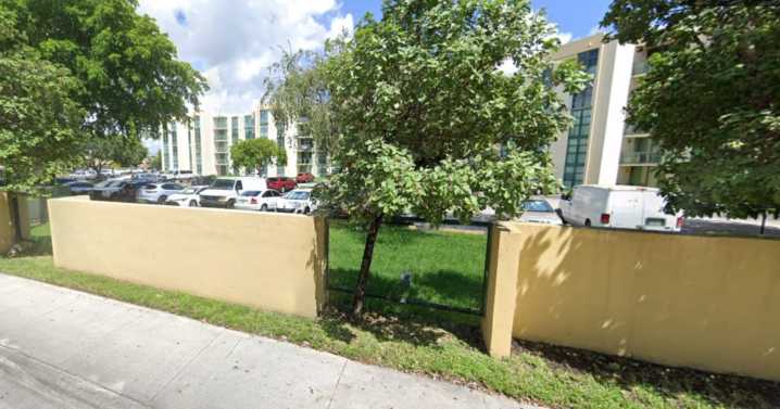 Hombre se atrinchera tras golpear a su hijo de cinco años contra una pared en Miami
