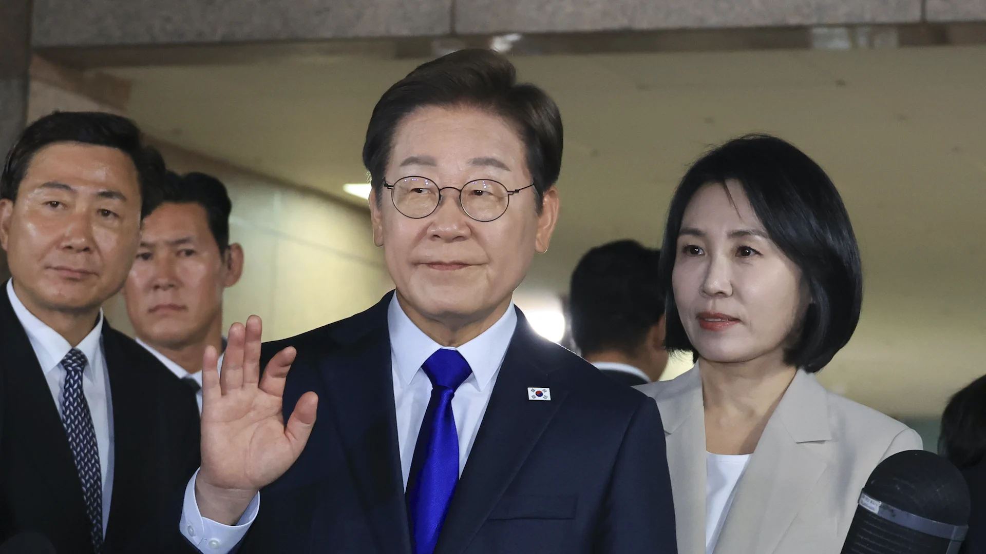 South Korea presidential election: Conservative candidate Kim Moon Soo concedes defeat