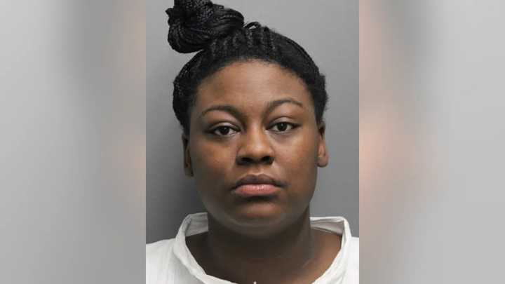“Quería enviarlos al cielo”: Madre acusada de apuñalar a sus tres hijos en Chicago