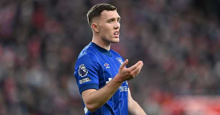 Ipswich Town defender Dara O’Shea makes statement amid Leeds United reports