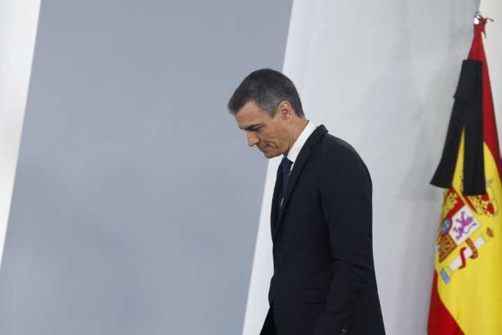Scandals rattle Sánchez as opposition spars over confidence vote