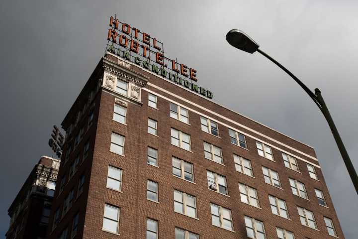 Housing Trust signs deal to buy Robert E. Lee apartment building